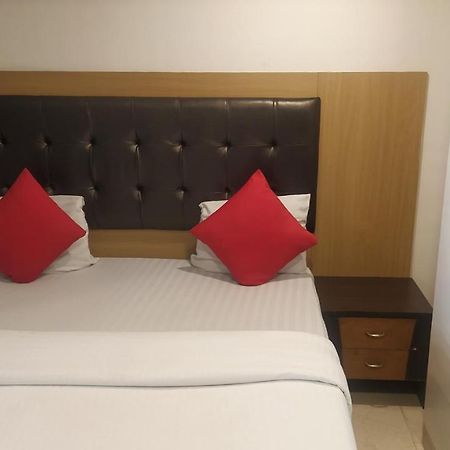 Hotel Palm Star Belapurpada 외부 사진