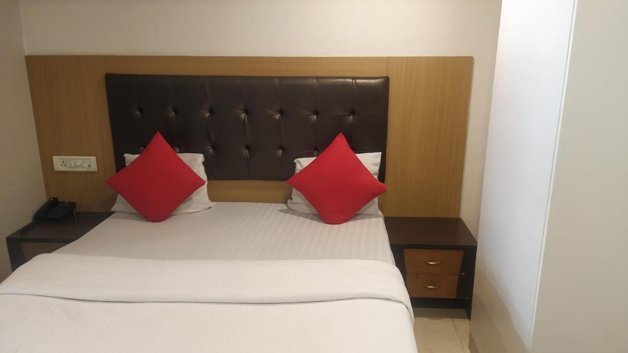 Hotel Palm Star Belapurpada 외부 사진