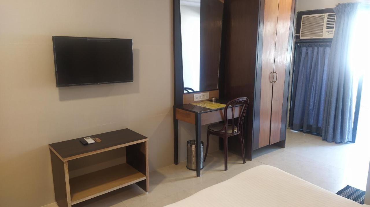Hotel Palm Star Belapurpada 외부 사진