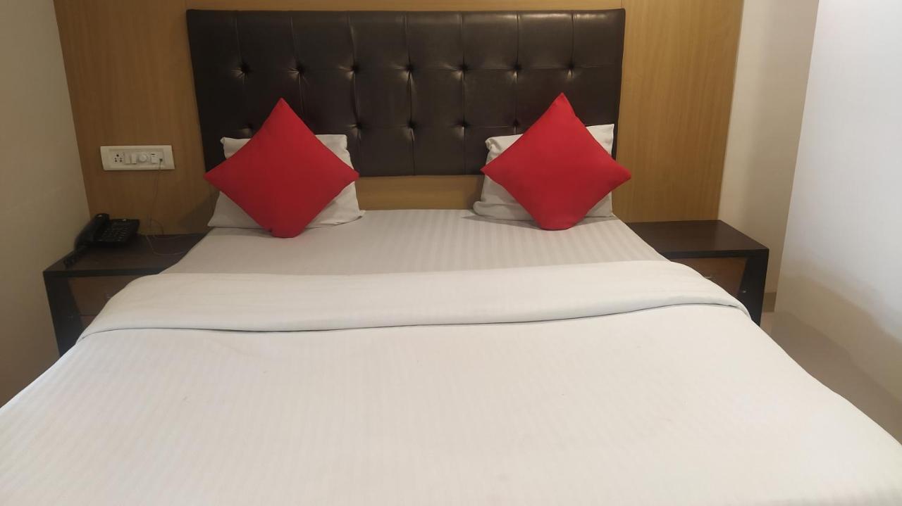 Hotel Palm Star Belapurpada 외부 사진